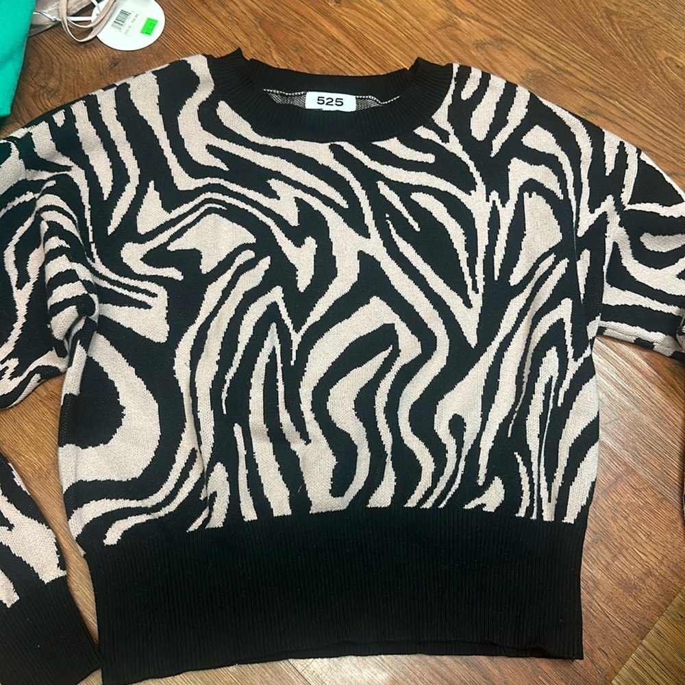 525 Zebra Sweater M